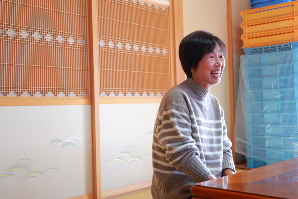 お話を聞かせてくださる林ゆりこさん